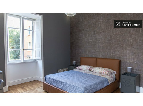 Zimmer zu vermieten in Wohnung mit 5 Schlafzimmern in Rom - Zu Vermieten