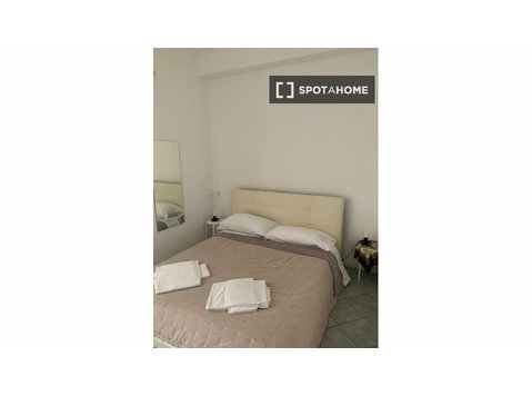 Zimmer zu vermieten in Wohnung mit 5 Schlafzimmern in Rom - Zu Vermieten