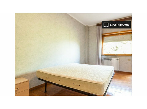 Pokój do wynajęcia w apartamencie z 5 pokojami w Ostiense w… - Do wynajęcia