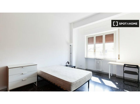 Zimmer zu vermieten in Wohnung mit 6 Zimmern in Ostiense,… - Zu Vermieten