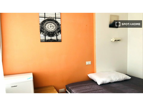 Zimmer zu vermieten im Wohnheim in Portuense, Rom - Zu Vermieten