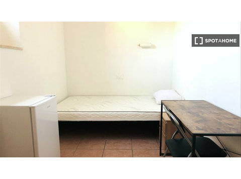 Quarto para alugar em residência em Portuense, Roma - Aluguel