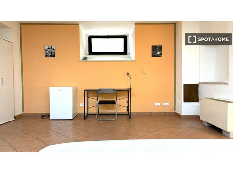 Room for rent in residence hall in Portuense, Rome - Ενοικίαση