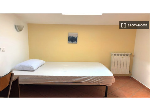 Se alquila habitación en residencia en Portuense, Roma - Alquiler