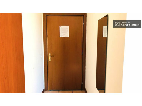 Zimmer zu vermieten im Wohnheim in Portuense, Rom - Zu Vermieten