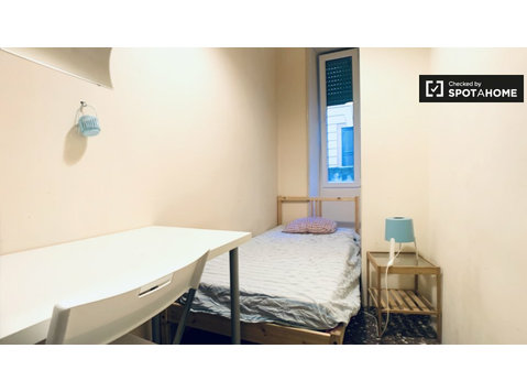 Chambre dans un appartement de 4 chambres à Ostiense, Rome - À louer