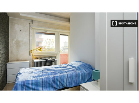 Pokój w 4-pokojowym apartamencie w Quartiere XII… - Do wynajęcia