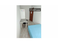 Room in 7-bedroom apartment in EUR, Rome - השכרה