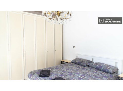 Habitación en piso compartido de 3 habitaciones en alquiler… - Alquiler