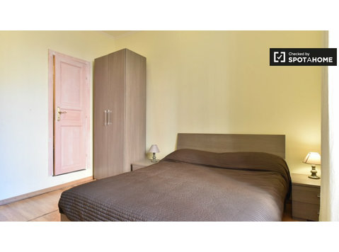 Room to rent in 4-bedroom apartment in historic Rome - 	
Uthyres