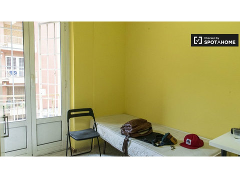 Zimmer zu vermieten in Wohnung mit 7 Zimmern in Rom - Zu Vermieten