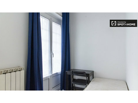 Zimmer zu vermieten in Wohnung mit 7 Zimmern in Rom - Zu Vermieten