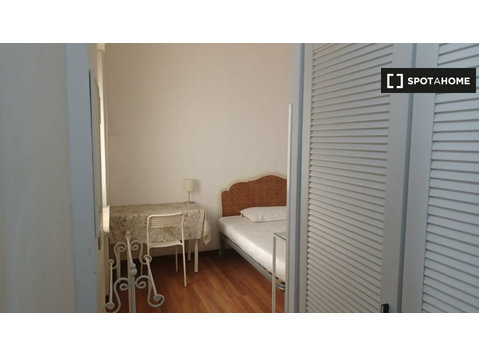 Rooms for rent in 6-bedroom apartment in Trastevere, Rome - الإيجار