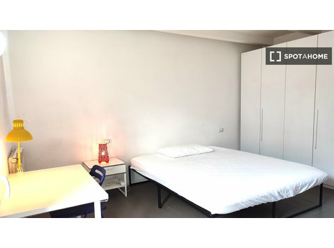 Zimmer zu vermieten in einer 2-Zimmer-Wohnung in Rom - Zu Vermieten