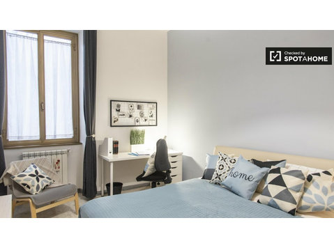 Roma'da 3 yatak odalı bir dairede kiralık odalar - Kiralık