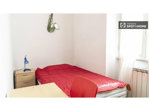 Roma'da bir apartman dairesinde 3 yatak odalı kiralık odalar - Kiralık