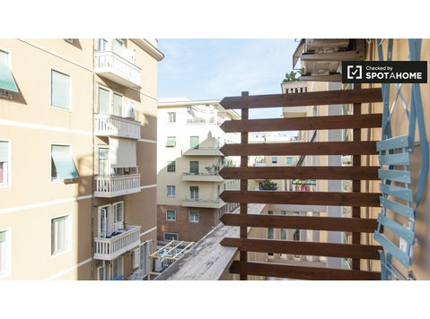 Alquiler de habitaciones en piso de 3 habitaciones en Roma - Alquiler