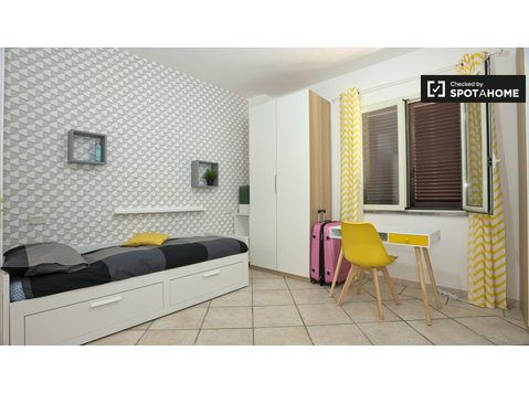 Habitación compartida en casa de 4 dormitorios, Belvedere,… - Alquiler