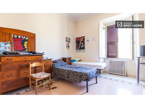 Quarto individual em apartamento em San Giovanni, Roma - Aluguel