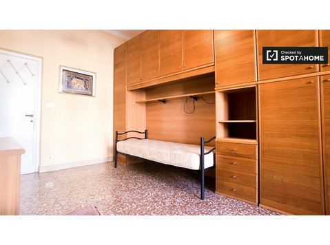 Trieste'de daire tek kişilik oda, Roma - Kiralık