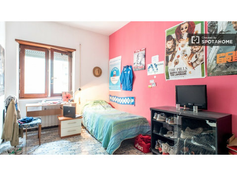 Spacious room in 3-bedroom apartment in Parioli, Rome -  வாடகைக்கு 