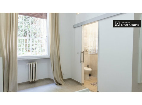 Spacious room in apartment in Parioli, Rome - الإيجار