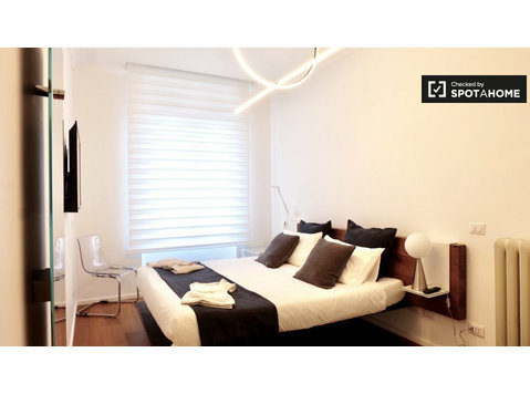 Elegante camera in affitto in appartamento con 4 camere da… - In Affitto