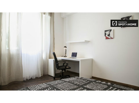 Stylowy pokój w apartamencie z 5 sypialniami w Ostiense w… - Do wynajęcia