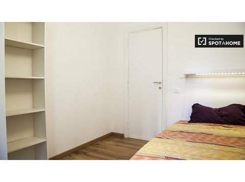 Stilvolles Zimmer in 5-Zimmer-Wohnung in Ostiense, Rom - Zu Vermieten
