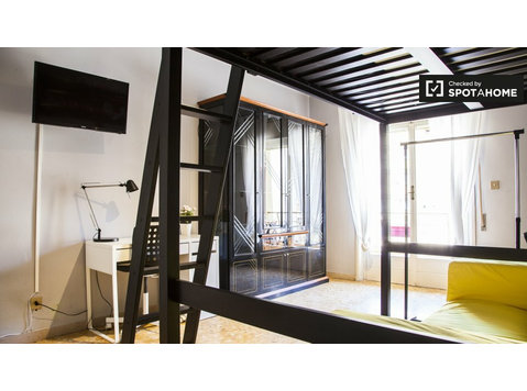 Gut ausgestattete Zimmer in 2-Zimmer-Wohnung in Tiburtina,… - Zu Vermieten