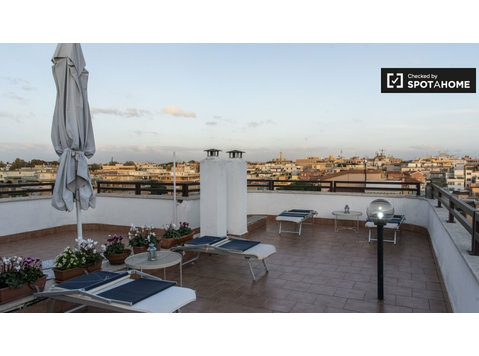 Appartamento con 1 camera da letto in affitto a Municipio… - Appartamenti