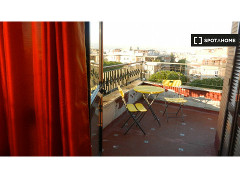 Apartamento de 1 quarto com terraço para alugar em Ostia,… - Apartamentos