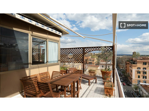 Piso de 2 habitaciones en alquiler en Appio-Latino - Pisos