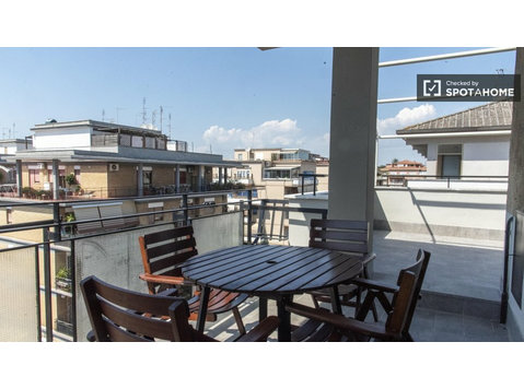 Appartement de 3 chambres à louer à Torrevecchia, Rome. - Appartements