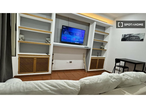 Apartamento de 1 dormitorio en alquiler en Municipio II,… - Pisos