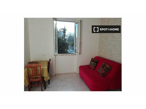 Wohnung mit 1 Schlafzimmer zu vermieten in Primavalle, Rom - Wohnungen