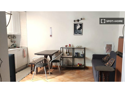 Appartement avec 1 chambre à louer à Rione Vi Parione, Rome - Appartements