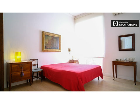 Apartamento de 2 habitaciones en alquiler en Roma, Roma - Pisos