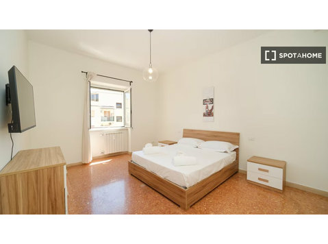 Appartamento con 2 camere da letto in affitto a Roma, Roma - Appartamenti