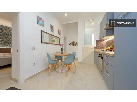 Apartamento de 2 habitaciones en alquiler en Tuscolano, Roma - Pisos