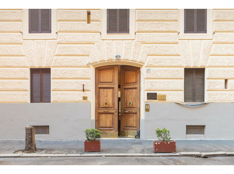 Appartamento via Paolo Emilio 71, Roma - Apartemen