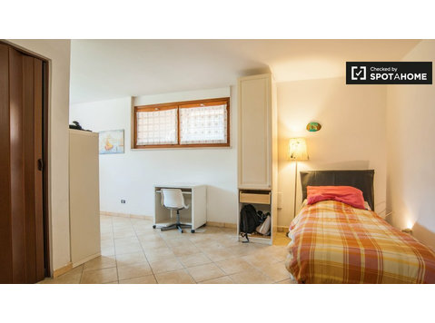 Bright 1-bedroom apartment for rent in Selcetta, Rome - Leiligheter