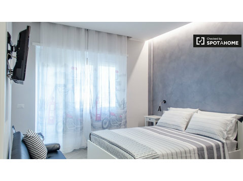 Bright 1-bedroom apartment with AC to rent in quiet Ciampino - อพาร์ตเม้นท์