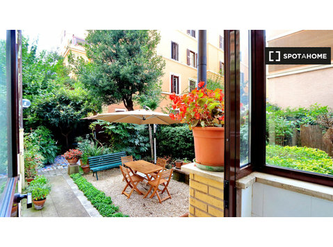 Uroczy 1-pokojowy apartament do wynajęcia w Rzymie - Mieszkanie