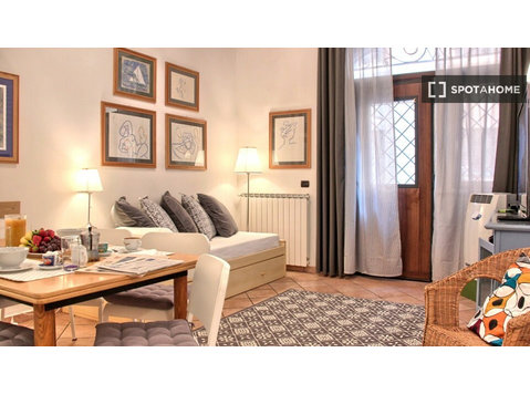Chambres chics à louer dans un appartement partagé à Rome… - Appartements