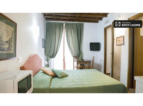 Roma'nın tarihi merkezinde kiralık 1 yatak odalı rahat daire - Apartman Daireleri