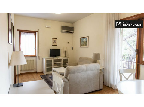 Gemütliche 2-Zimmer-Wohnung zur Miete in Torrino, Rom - Wohnungen