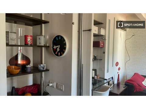 Accogliente appartamento con 1 camera da letto a Roma.… - Appartamenti