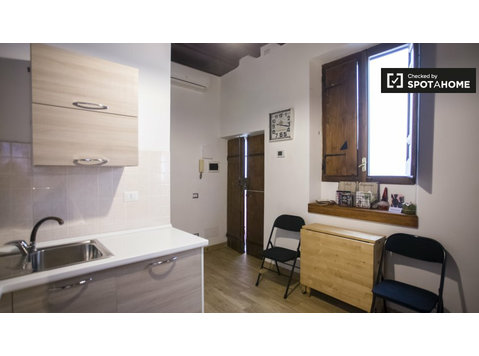 Elegant apartment with 2 bedrooms for rent, Centro Storico - דירות