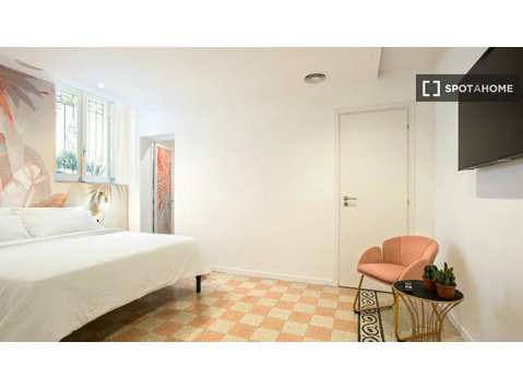 Intero appartamento con tre camere da letto a Roma, S.… - Appartamenti